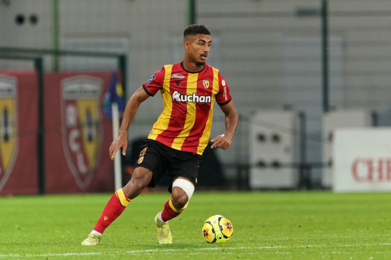 LENS, FRANCE - NOVEMBER 08: Loic Bade of RC Lens runs with the ball during the Ligue 1 match between RC Lens and Stade Reims at Stade Bollaert-Dele...