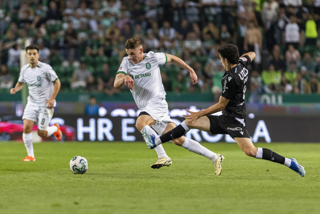Viktor Gyokeres (C) of Sporting CP and Manuel Manu (R) of