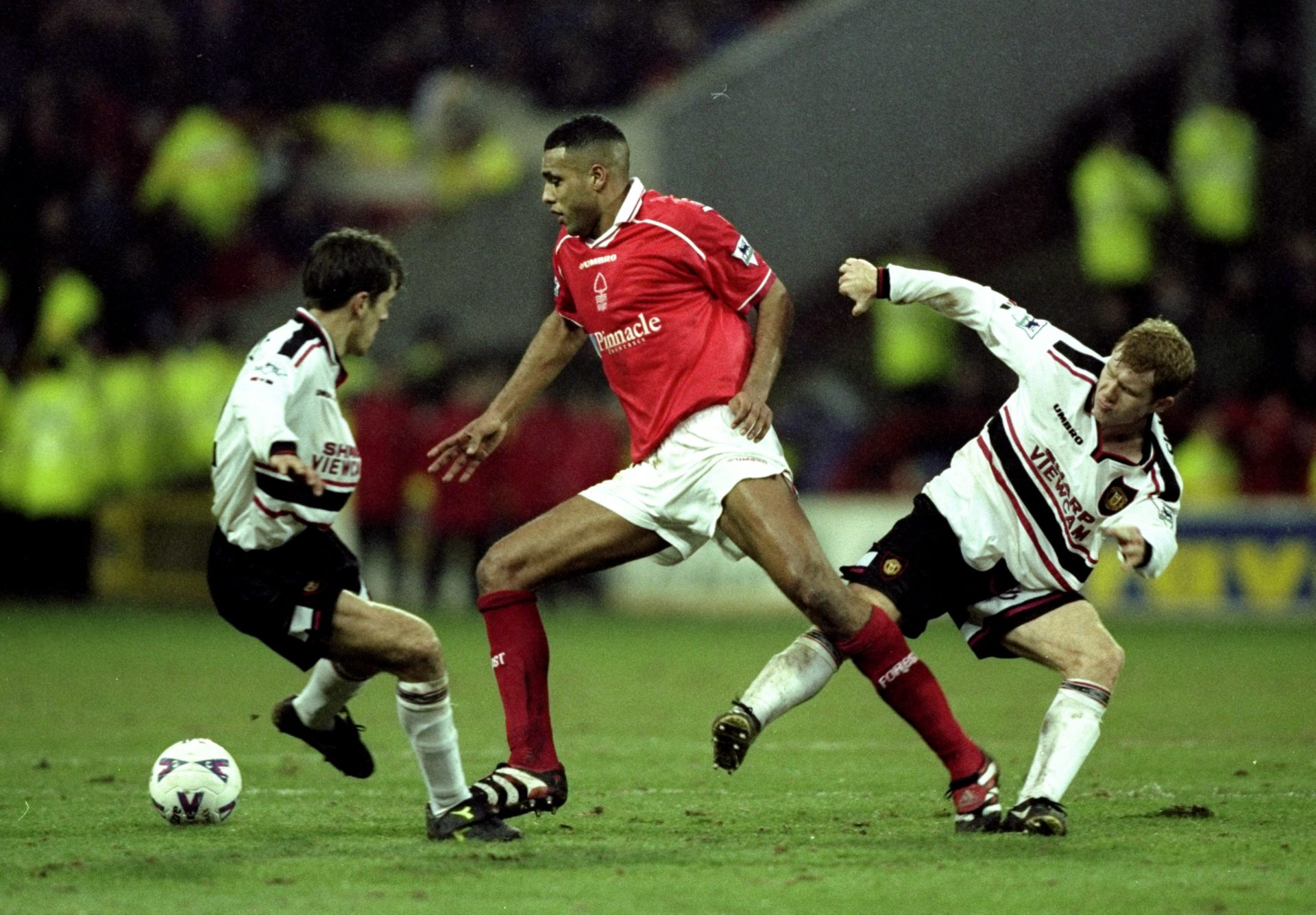6 Feb 1999:  Paul Scholes and Philipp Neville of Manchester United attempt to tackle Pierre Van Hooijdonk of Nottingham Forest during the FA Carlin...