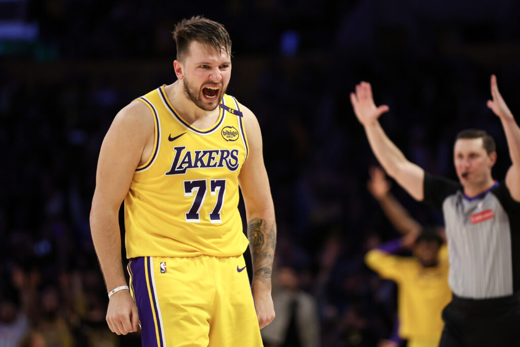 New York Knicks v Los Angeles Lakers