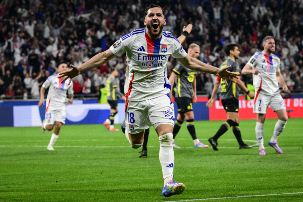 TOPSHOT-FBL-FRA-LIGUE1-LYON-LILLE