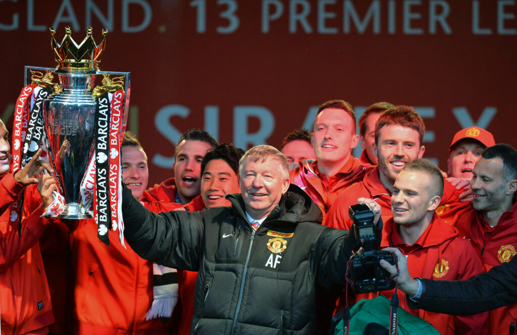 TOPSHOT-FBL-ENG-MAN UTD-PARADE