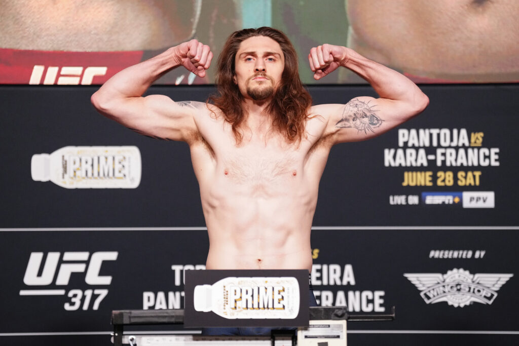 UFC 317: Topuria vs Oliveira -Weigh-In