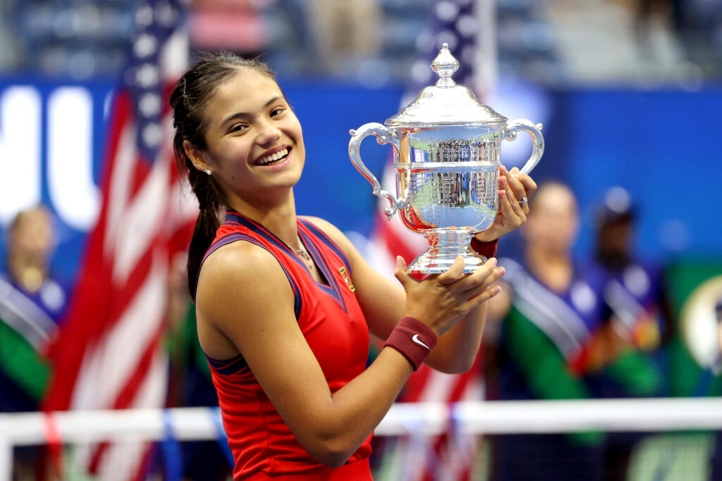 Emma Raducanu poses with the US Open trophy after beating Leylah Fernandez in the 2021 final.