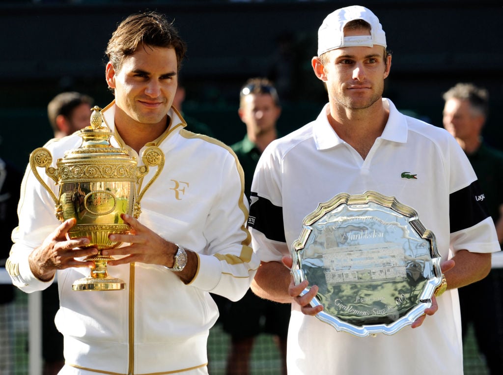 Andy Roddick and Roger Federer pose with their titles after Wimbledon in 2009