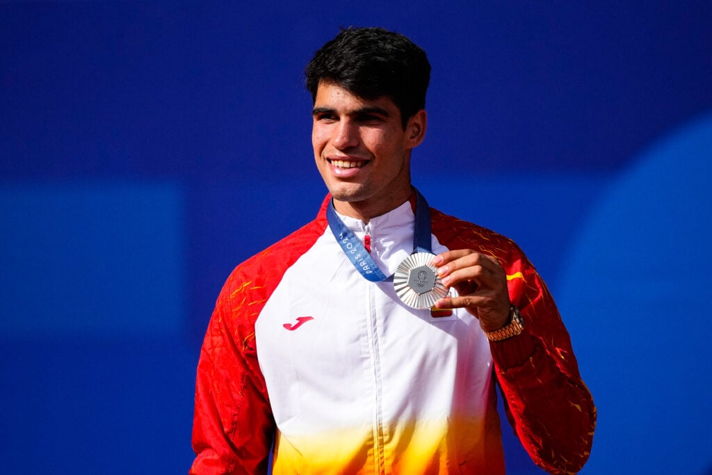 Carlos Alcaraz poses with his Olympic silver medal in 2024