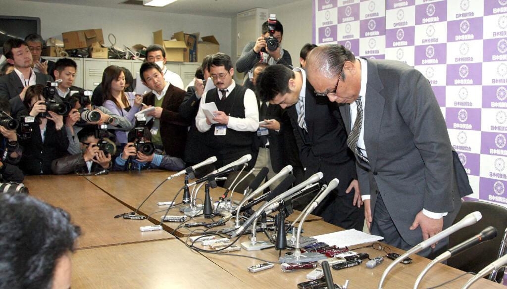 Japan Sumo Association (JSA) Chairman Hanaregoma (R) bows for apology during a press conference at Ryogoku Kokugikan on February 2, 2011 in Tokyo, Japan.