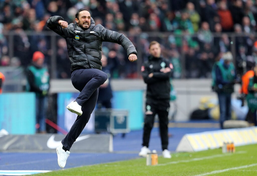 Head coach Alexander Nouri of Berlin celebrates after Matheus Cunha scoring his team's second goal during the Bundesliga match between Hertha BSC and SV Werder Bremen