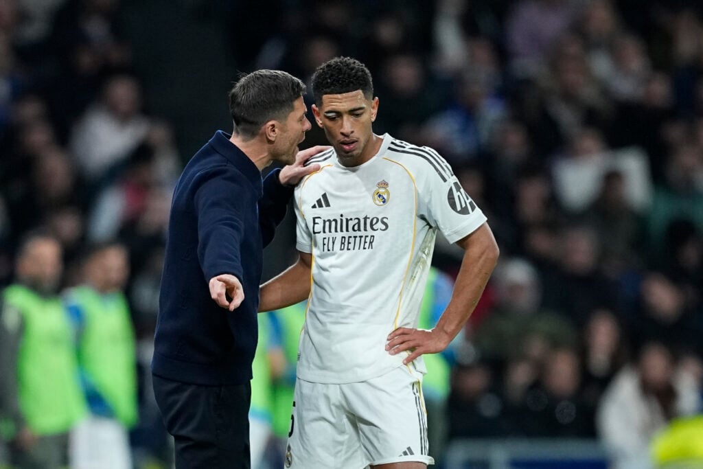 Xabi Alonso, head coach of Real Madrid, talks to Jude Bellingham of Real Madrid CF during the Spanish League, LaLiga EA Sports, football match played between Real Madrid and Sevilla FC at Bernabeu Stadium.