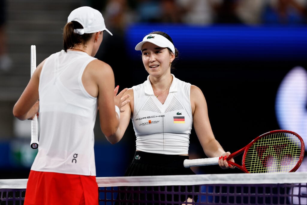 Iga Swiatek and Eva Lys embrace at the United Cup.