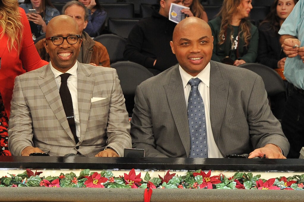 Kenny Smith (L) and Charles Barkley attends a basketball game between the Los Angeles Lakers and the Minnesota Timberwolves.