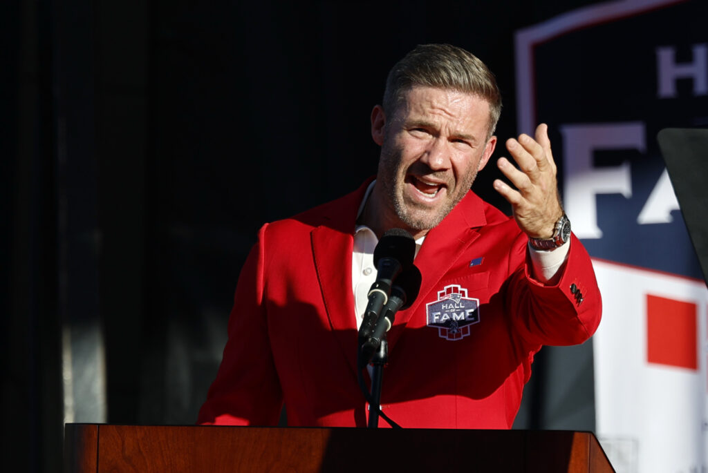 Julian Edelman thanks the fans during the New England Patriots Hall of Fame induction of Bill Parcells and Julian Edelman.