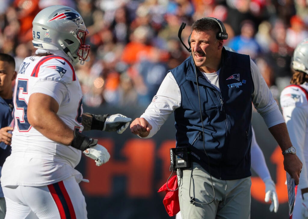 New England Patriots head coach Mike Vrabel fist bumps defensive tackle Khyiris Tonga in the second quarter. The Patriots played the Cincinnati Bengals at Paycor Stadium on November 23, 2025.
