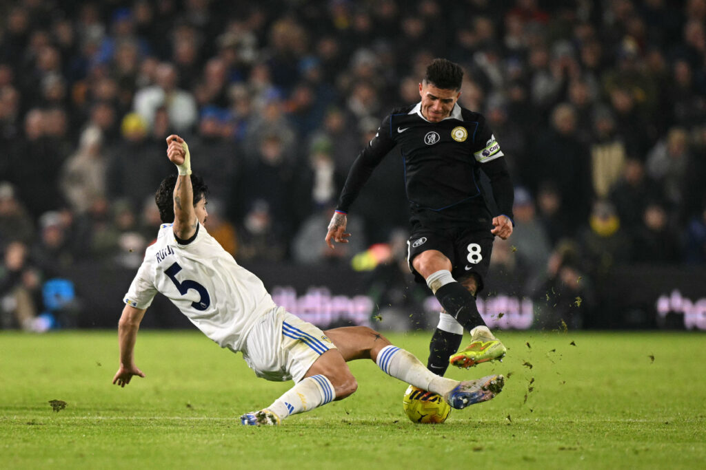 Chelsea's Argentinian midfielder #08 Enzo Fernandez (R) and Leeds United's Dutch defender #05 Pascal Struijk (L) fight for the ball during the English Premier League football match between Leeds United and Chelsea at Elland Road in Leeds.