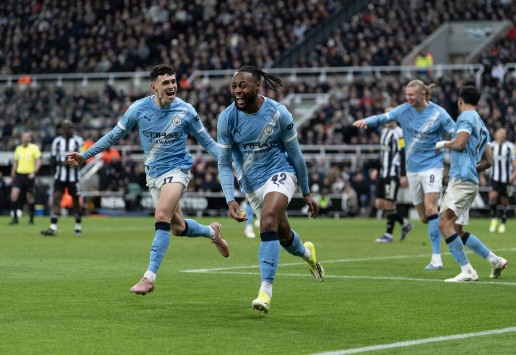 Antoine Semenyo of Manchester City celebrates scoring the first goal with Phil Foden and team mates during the Carabao Cup Semi Final First Leg match between Newcastle United and Manchester City at St James' Park on January 13, 2026 in Newcastle upon Tyne, England.