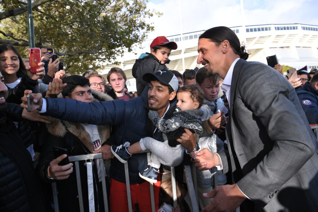 A fan takes a selfie with Sweden's biggest football star, Los Angeles Galaxy's forward Zlatan Ibrahimovic, on October 8, 2019 during the unveiling of a 2,7 m bronze statue of Ibrahimovic.