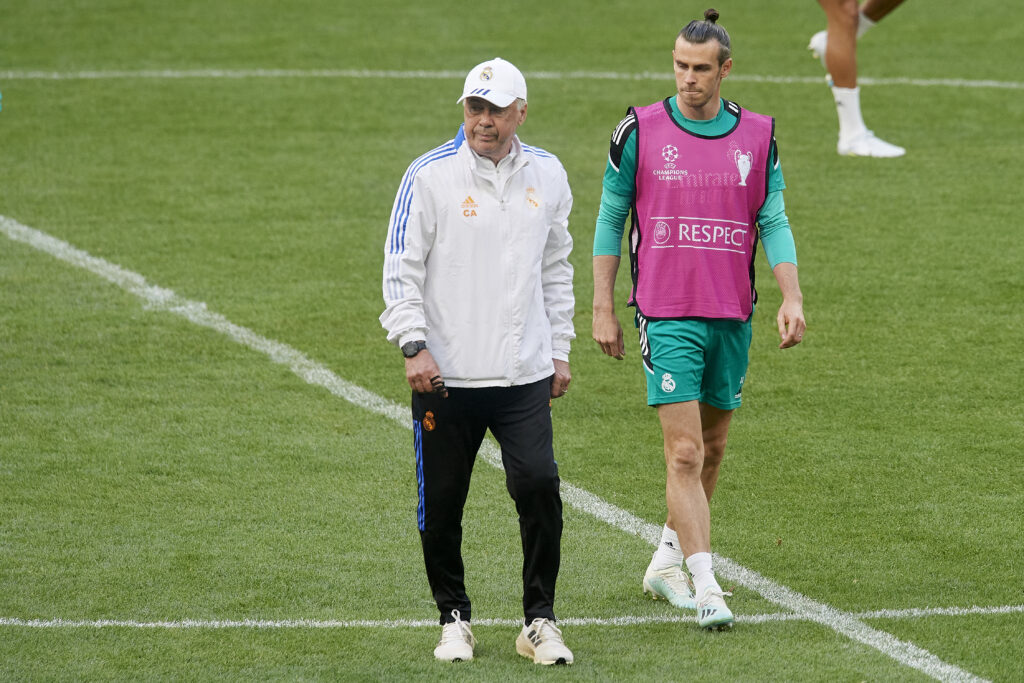 Carlo Ancelotti and Gareth Bale of Real Madrid at Stade de France.