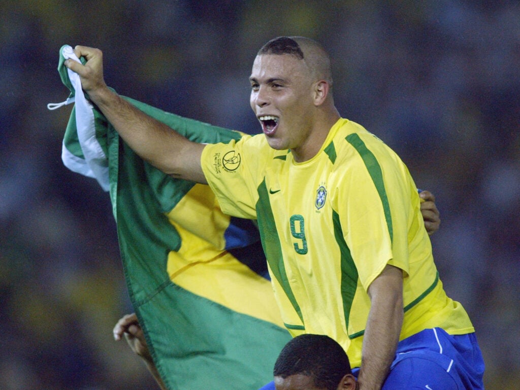 WC2002-GER-BRA-RONALDO FLAG