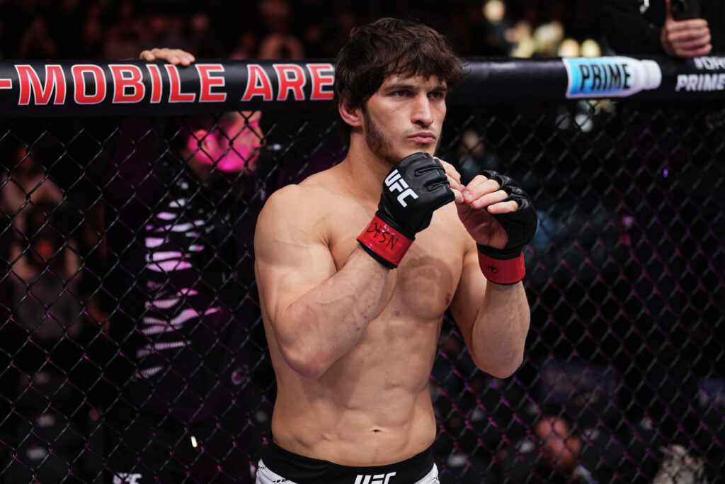 UFC 310: Evloev v Sterling