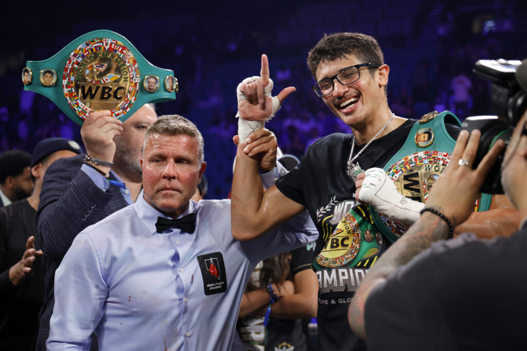 Sebastian Fundora v Keith Thurman