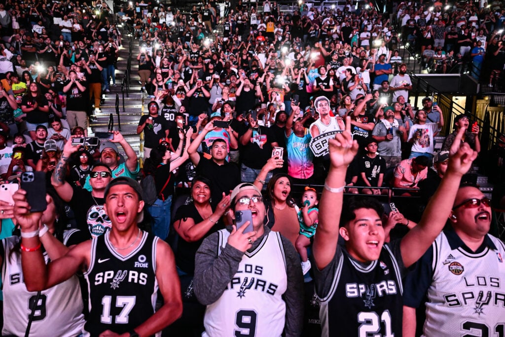 BASKET-NBA-DRAFT-WEMBANYAMA-FANS