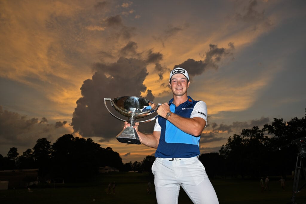 Viktor Hovland holds the FedEx Cup trophy after winning the Tour Championship in 2023
