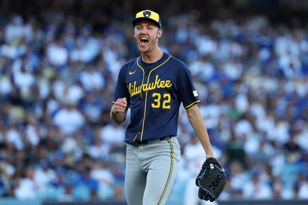 National League Championship Series - Milwaukee Brewers v Los Angeles Dodgers - Game Three