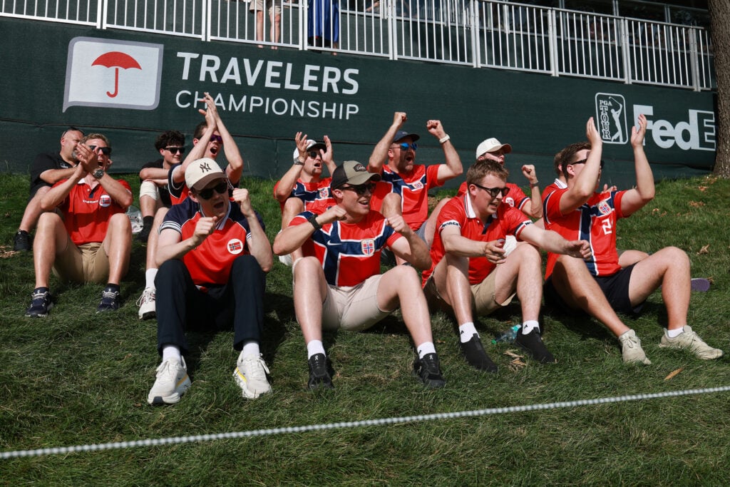 Spectators supporting Viktor Hovland of Norway cheer on the 18th green during the first round of the Travelers Championship 2026 at TPC River Highlands