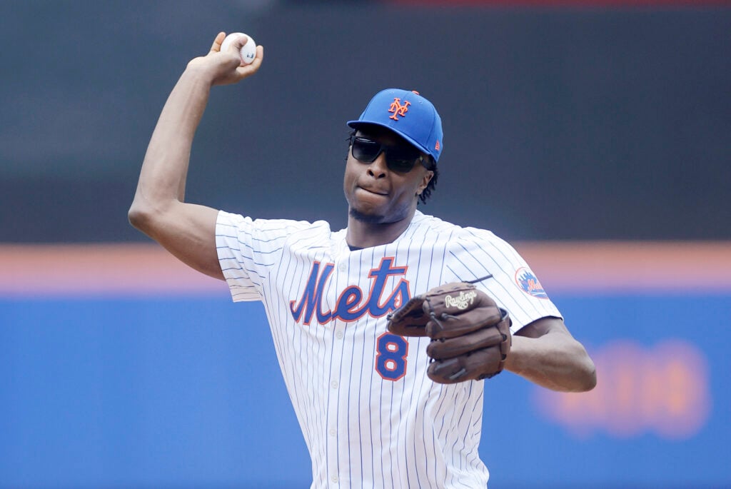 OG Anunoby throws first pitch for New York Mets