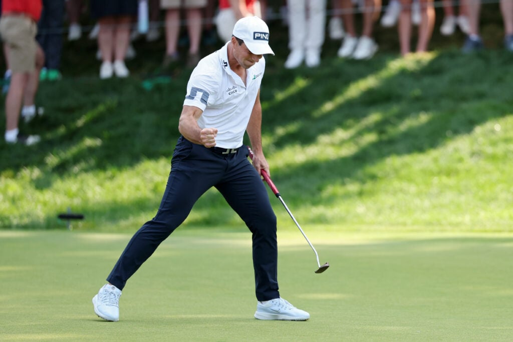 Viktor Hovland celebrates holing the birdie putt that would secure his victory in a playoff with Scottie Scheffler at the Travelers Championship