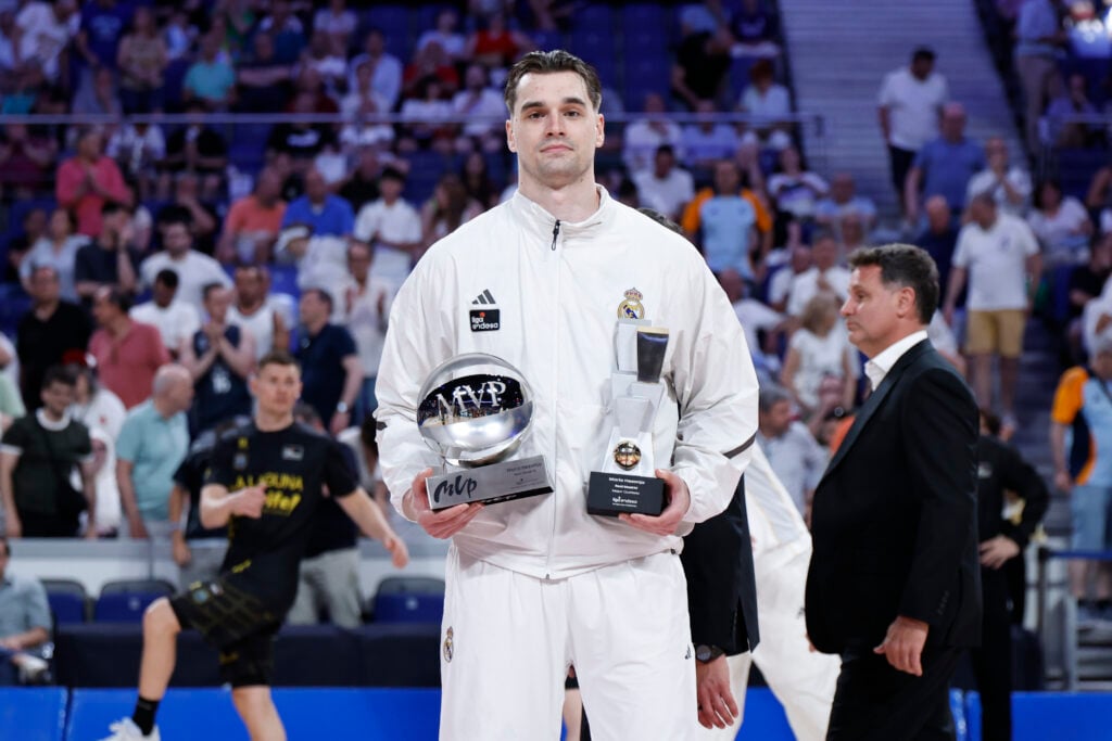 Mario Hezonja, player of Real Madrid, receives the MVP award at Movistar Arena.