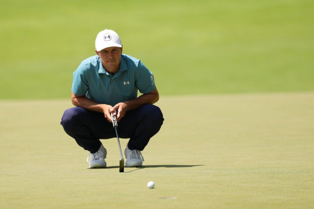 Jordan Spieth reads his putt on the 2nd hole at Muirfield Village during the second round of the Memorial Tournament