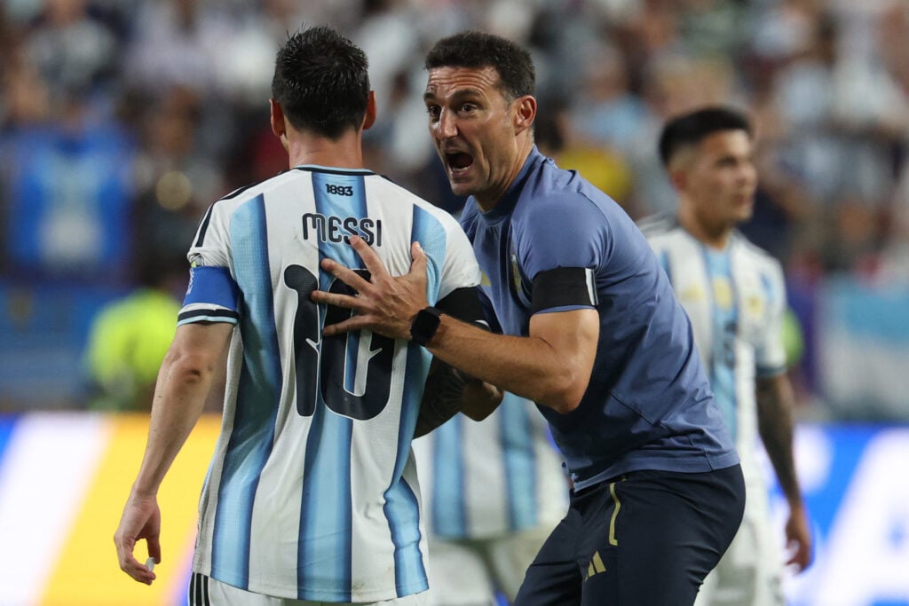 Argentina's head coach Lionel Scaloni gives instructions to Argentina's forward #10 Lionel Messi during the last minutes of the 2026 World Cup football tournament quarter-final match between Argentina and Switzerland at the Kansas City Stadium