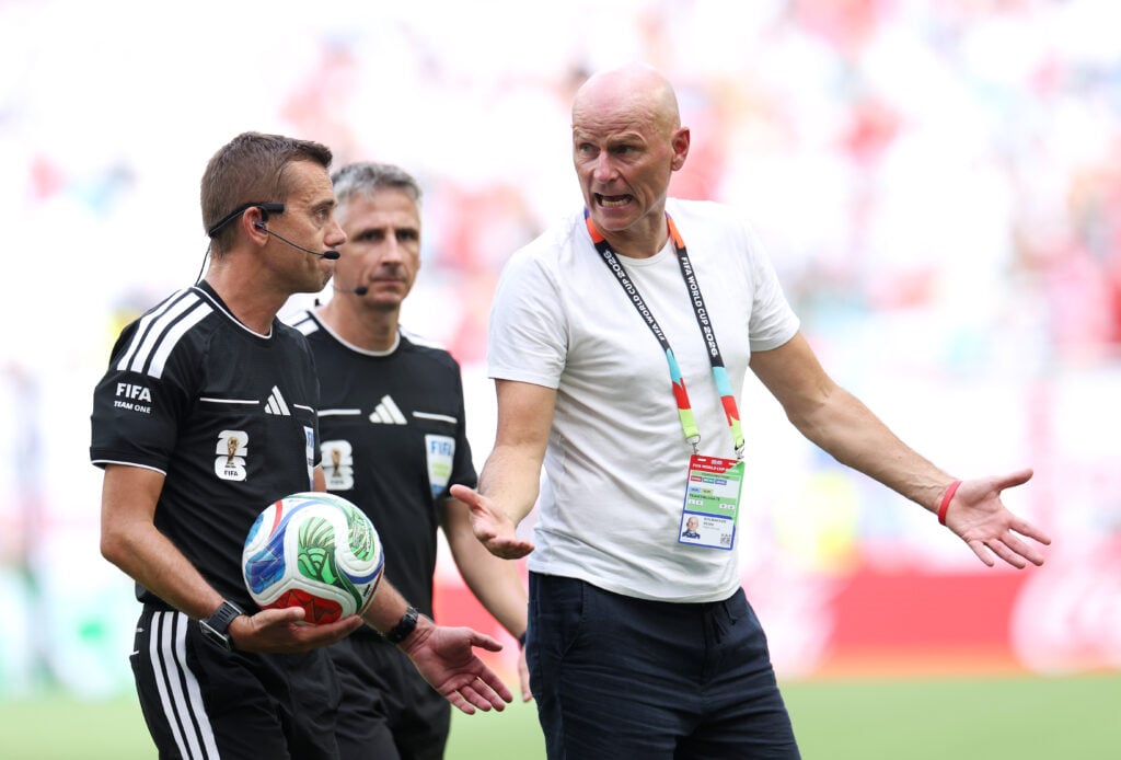 Stale Solbakken, Head Coach of Norway, reacts with Referee Clement Turpin during the FIFA World Cup 2026 Quarter Final match between Norway and England at Miami Stadium