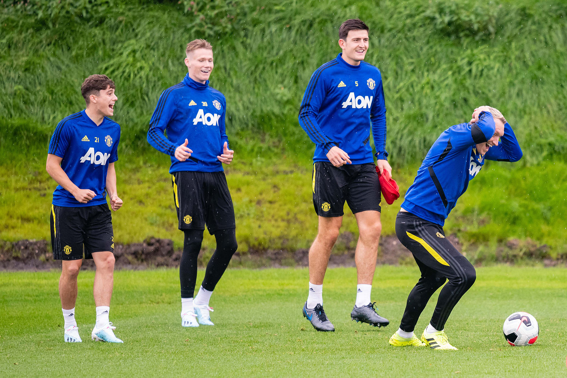 leeds sign james leeds manchester united