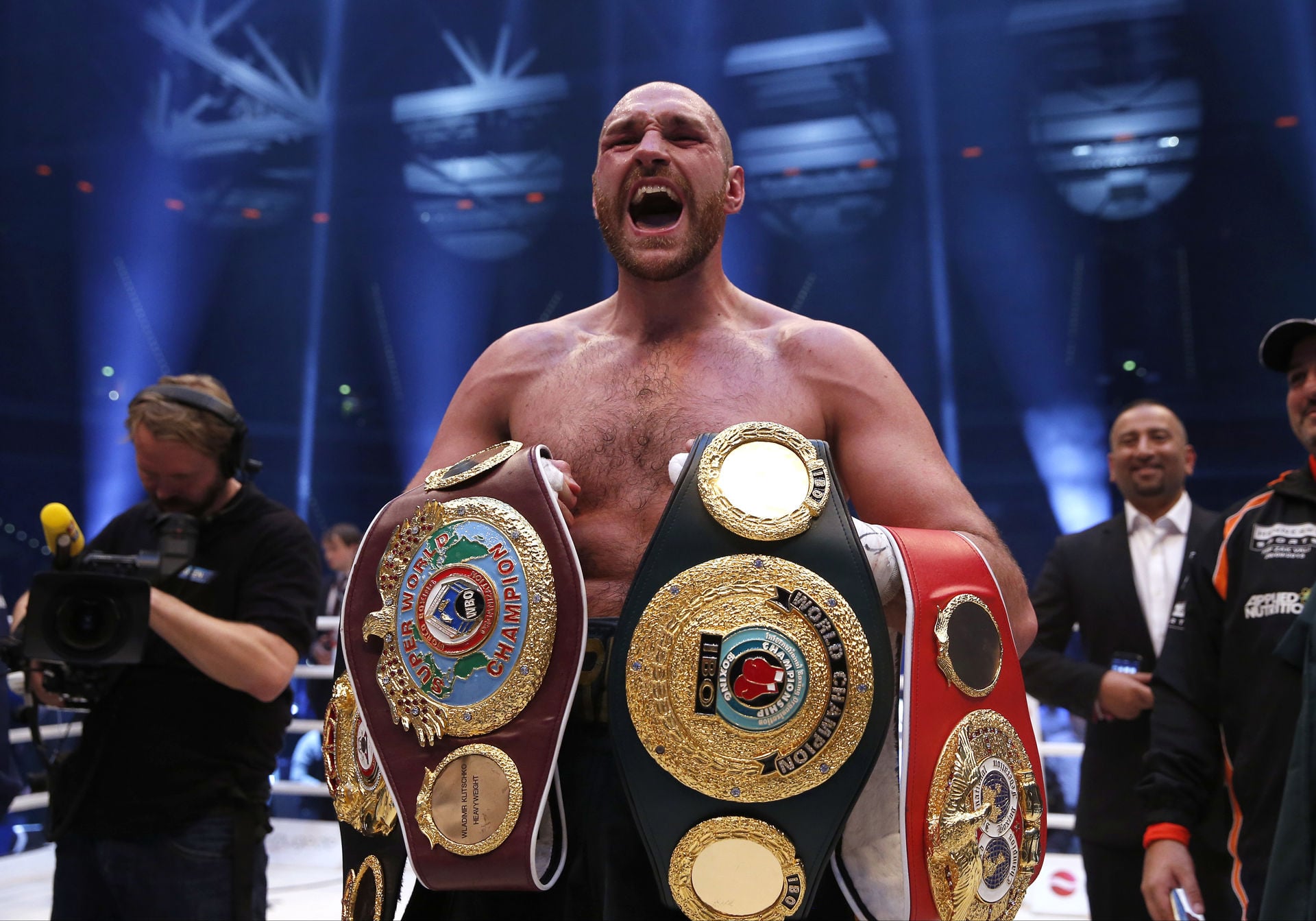 Tyson Fury celebrates winning the fight (REUTERS)